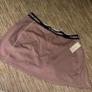 NEW WITH TAGS: CLAVIN KLEIN SKORT